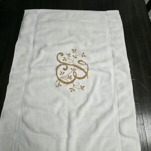 VTG Muscogee White Hand Towel All Cotton Gold Embroidered Monogram B Leaf USA